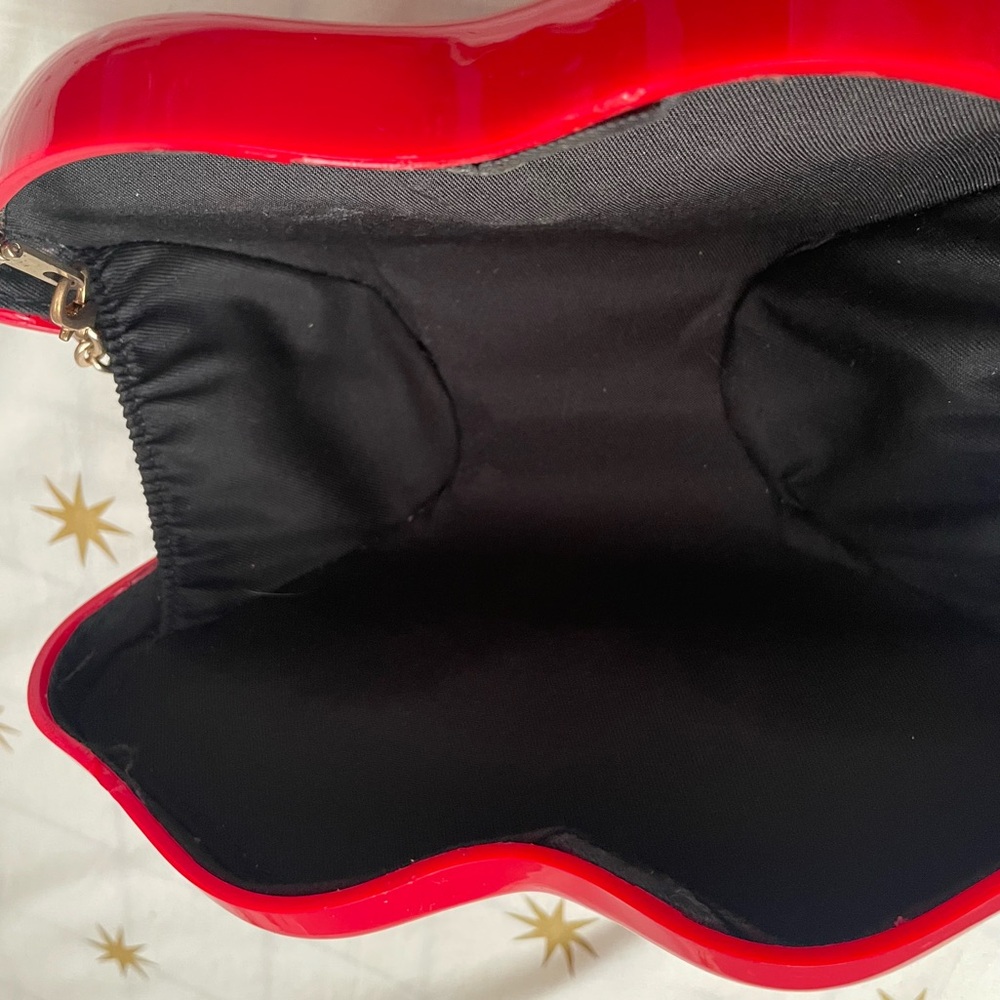 Red Lips  Crossbody Clutch Bag Purse - Picture 4 of 9